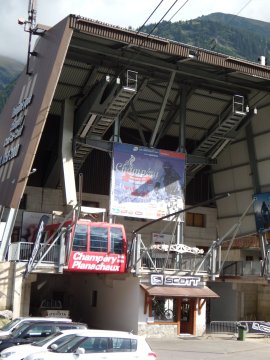 Partenza funivia a Champéry (30002 bytes)